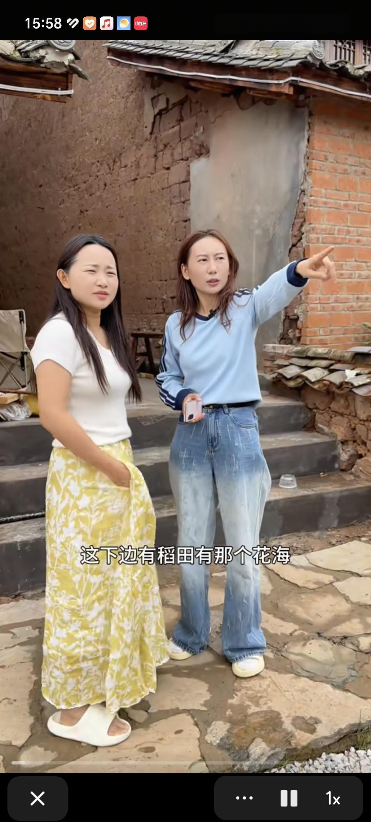 亚慧要租少数民族衣服，高航推荐的真不错。
亚慧想去租少数民族衣服，在李家村拍照片