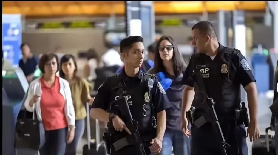 美国绿卡华人入境被拘











我的天呐！一个32岁的华人，居然在美