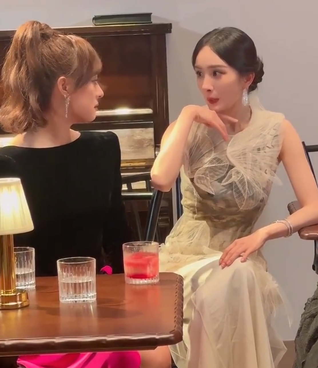 不知道谁给杨幂安排的热搜