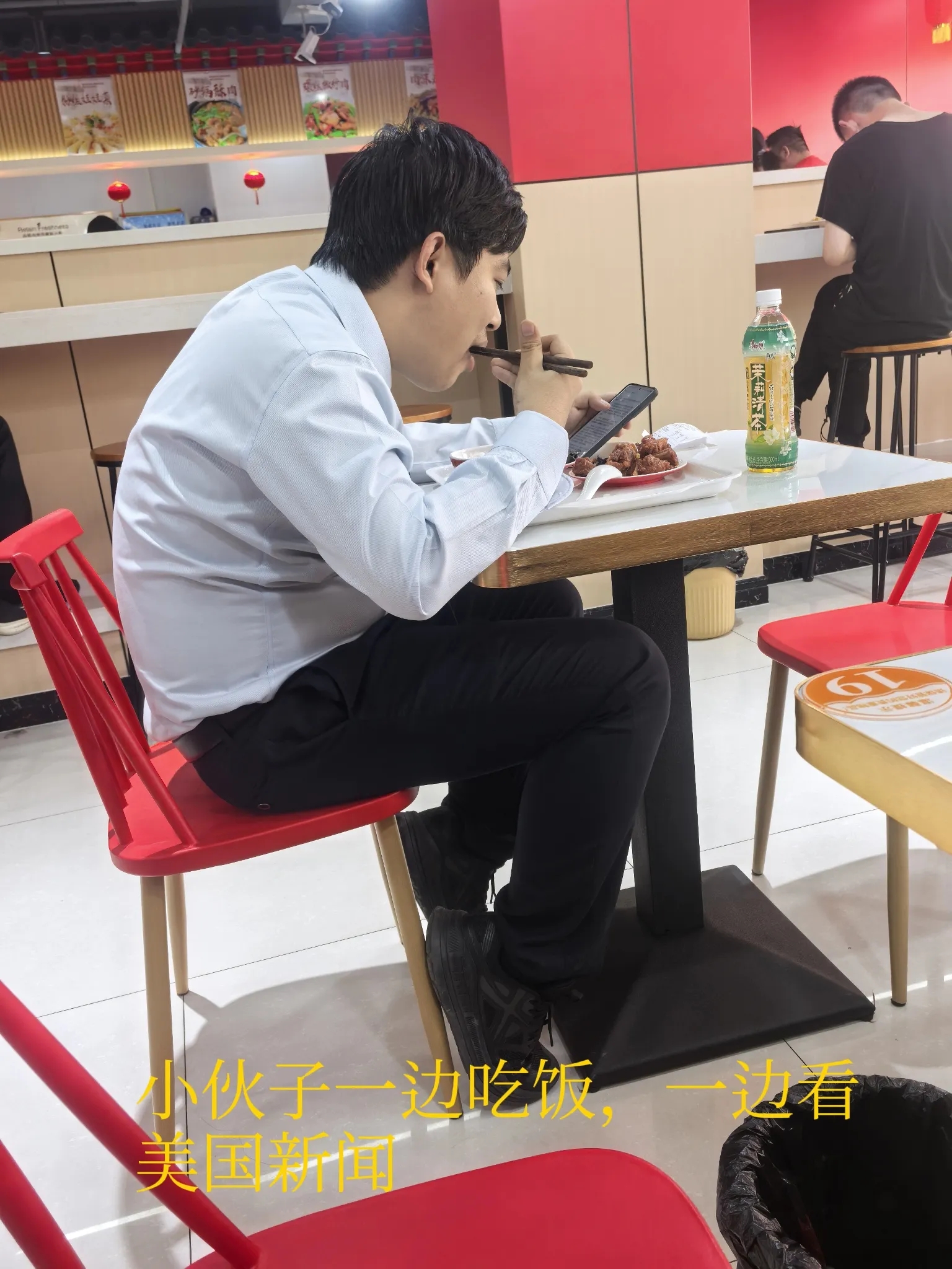 中美刚在伦敦谈了一个经贸框架协议，接下来就要深入谈合作了。
可是，美国国内真的出