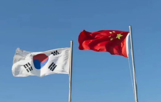 李在明上任在即，中韩将迎来最美春天，美国慌了，开着航母急匆匆的赶来了！

自从尹