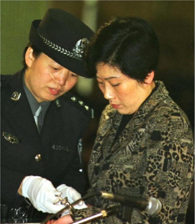 2001年，湖南“女老虎”蒋艳萍被判死刑之后，她还在想尽办法逃脱牢狱之灾，在就她