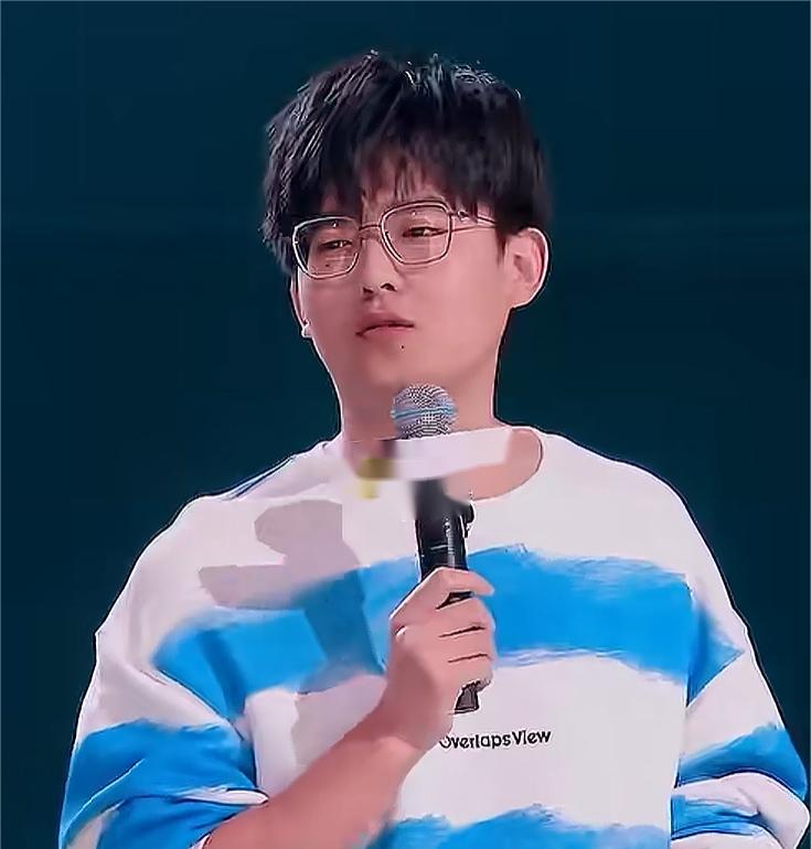 高寒总冠军！说真的，还未见过如此搞笑的脱口秀演员。
虽然他的段子还不太多，但是每