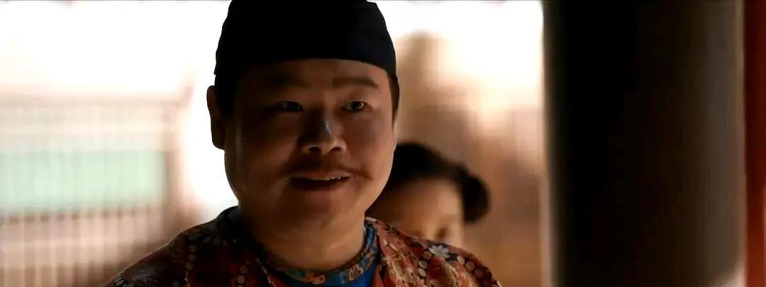 王刚后继有人啊[小鼓掌]以后岳云鹏就走王刚的路线挺好的！
小岳演戏看上去就很具有