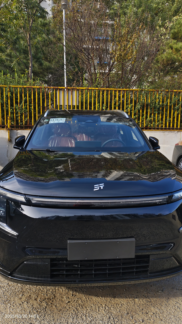 试驾时感觉又大气又宽敞
开起来也没有噪音，买回来后最近几天开车也还好，就是昨天开