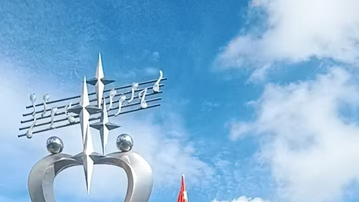 华韵秋悦迎国庆 物业暖心筑和谐