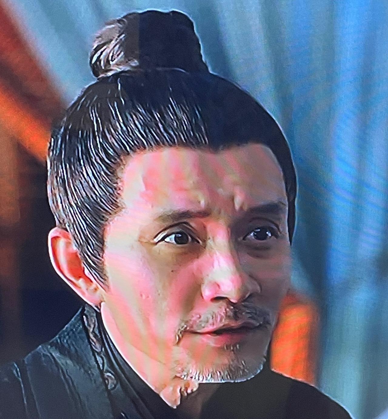 藏海亲眼目送恩公去了西天《藏海传》中的藏海，幼年家中遭人屠杀，只有他被赵秉文救了