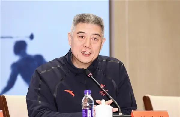 CBA水有多深？新疆广汇外援哈雷尔和广东宏远吉伦沃特竟然在关键时刻磕药，这犯了大