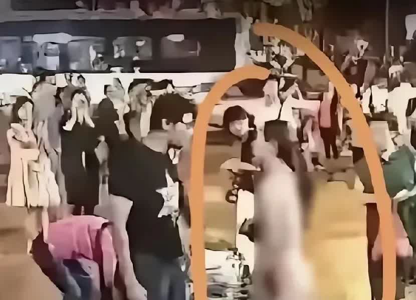 家人们，被背叛的婚姻有多可怕？江苏靖江这事儿，真让人痛心！女子辛苦操持家庭，却换