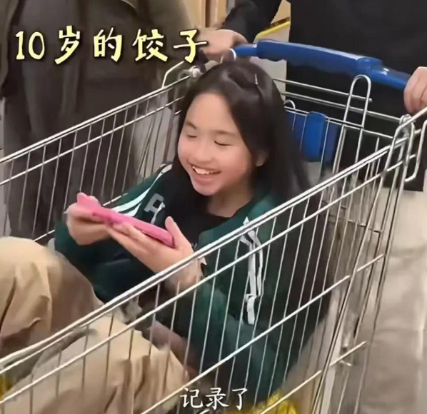 37岁包文婧“封肚”争议:物化女性与追男宝质疑
包文婧“封肚”这一言论在娱乐圈掀