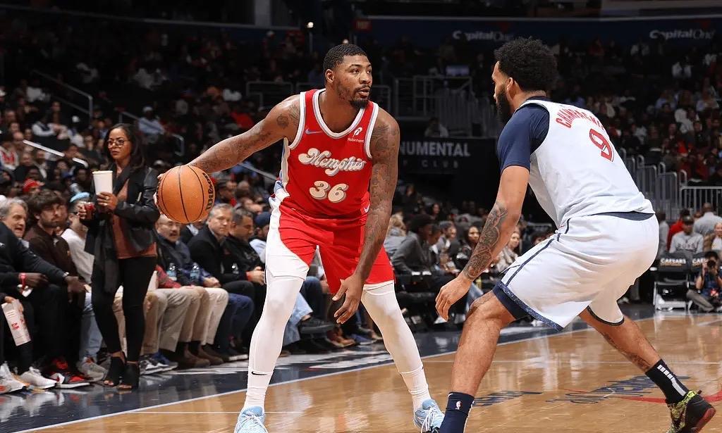 总算是来了！湖人引援没有失去对全局的掌控。
在NBA记者马特普尔报道了奇才希望将