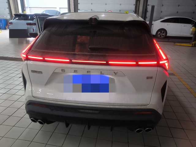 有跟我一样的
后尾灯中间不太亮
有时候还闪烁