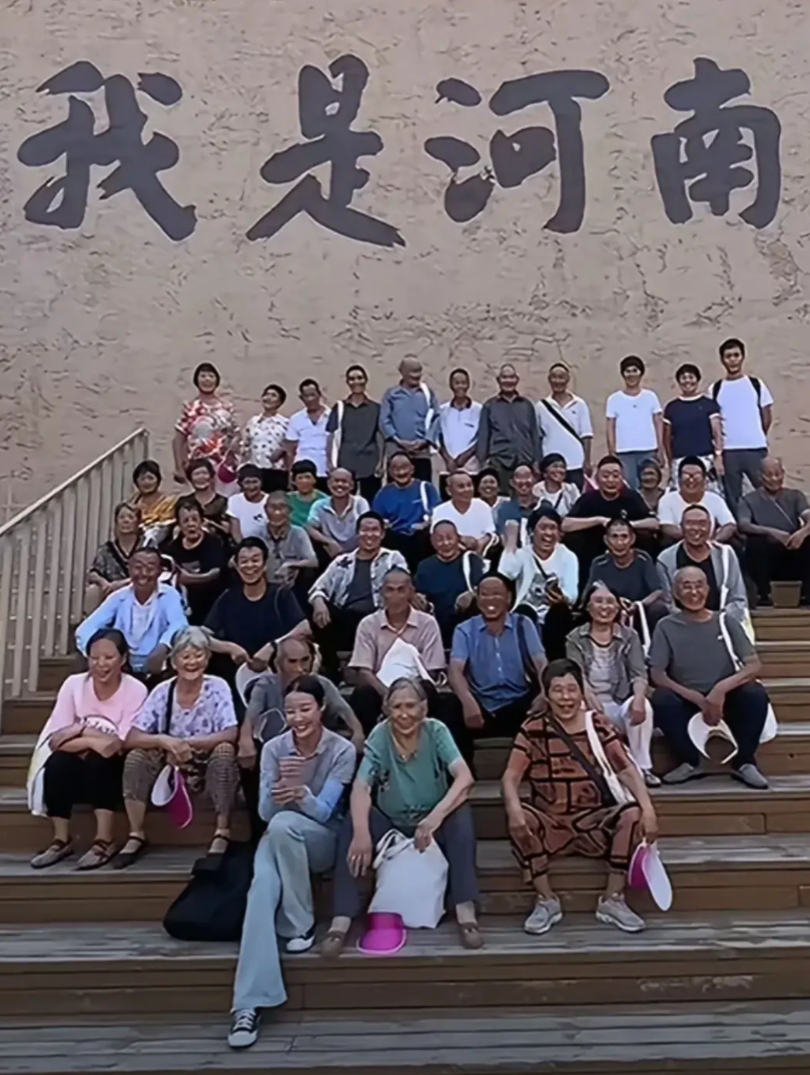 李福贵真是网红界的一股清流！

别人红了以后，抓住流量频繁开直播、带货，赚得盆满