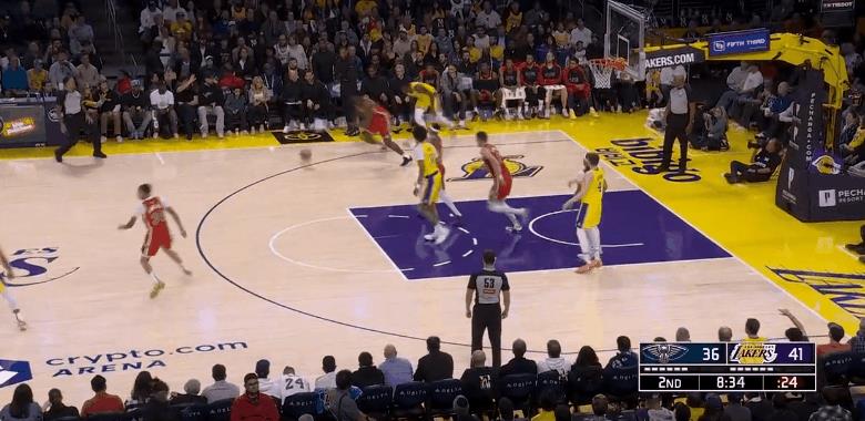 真猛！锡安起飞老詹都挡不住！
在今天NBA常规赛湖人对阵鹈鹕的第二节比赛中，蔡恩