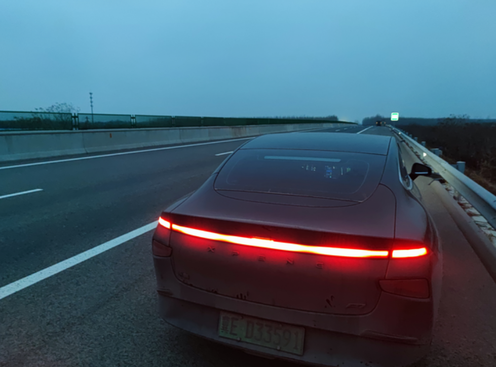 冬季续航表现
670版，W工况下570公里续航，全程高速120迈，NGP，26度