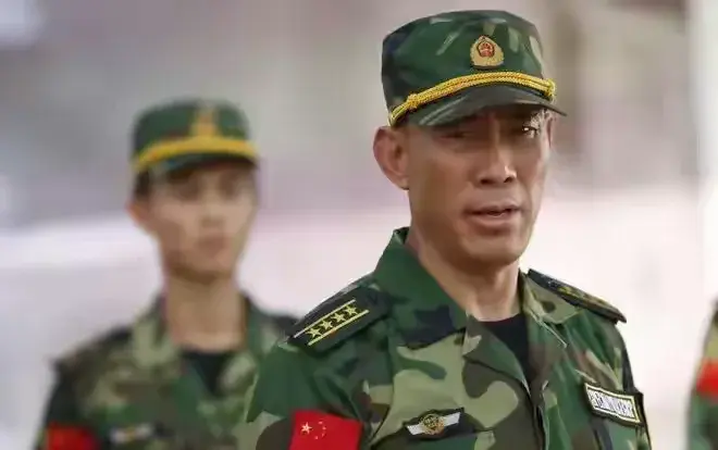 这位军人是什么级别的领导？