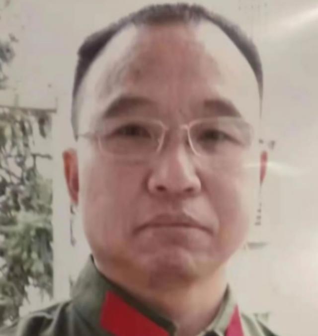 [太阳]1984年，战士李陶雄中弹牺牲，送葬途中遗体竟两次从车上跌落，护士郑英察