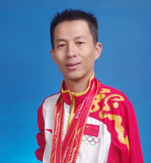 [太阳]1990年，山东潍坊，一8岁男孩贪玩，爬上了变压器，身体瞬间飞了出去，7