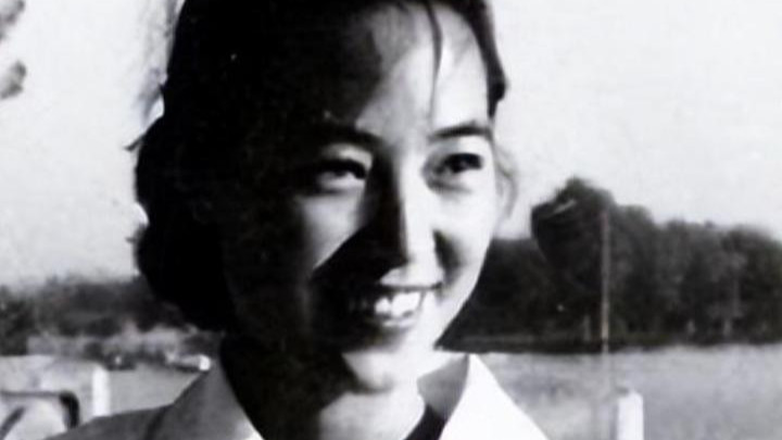 她是延安十朵金花之一，美国丈夫为了她留在中国，享年104岁