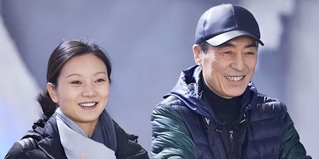 张艺谋曾让巩俐苦等无果，却与小31岁的陈婷缔结姻缘。19岁的陈婷为爱退学，五年生
