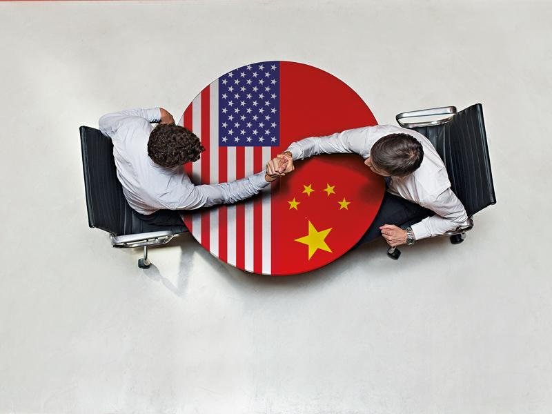 特朗普自信美国依旧是“世界中心”，是无可争议的世纪霸主，只要“动动嘴”或者跺跺脚
