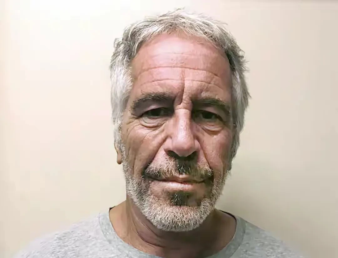 特朗普的“下流”事被爆，他就是一个“老流氓”！



近日，爱泼斯坦的前女友在接