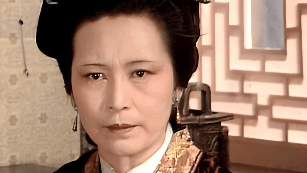 《红楼梦》：表面温柔善良，会顾全大局，表象和谁都不闹矛盾的，有可能实际上心机很深，下手比谁都狠
