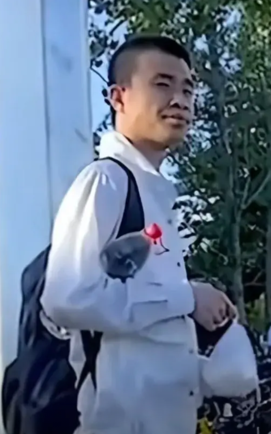 北大工会：助力韦神，让天才的生活也有烟火温暖
 
近日，北大“韦神”韦东奕再次成