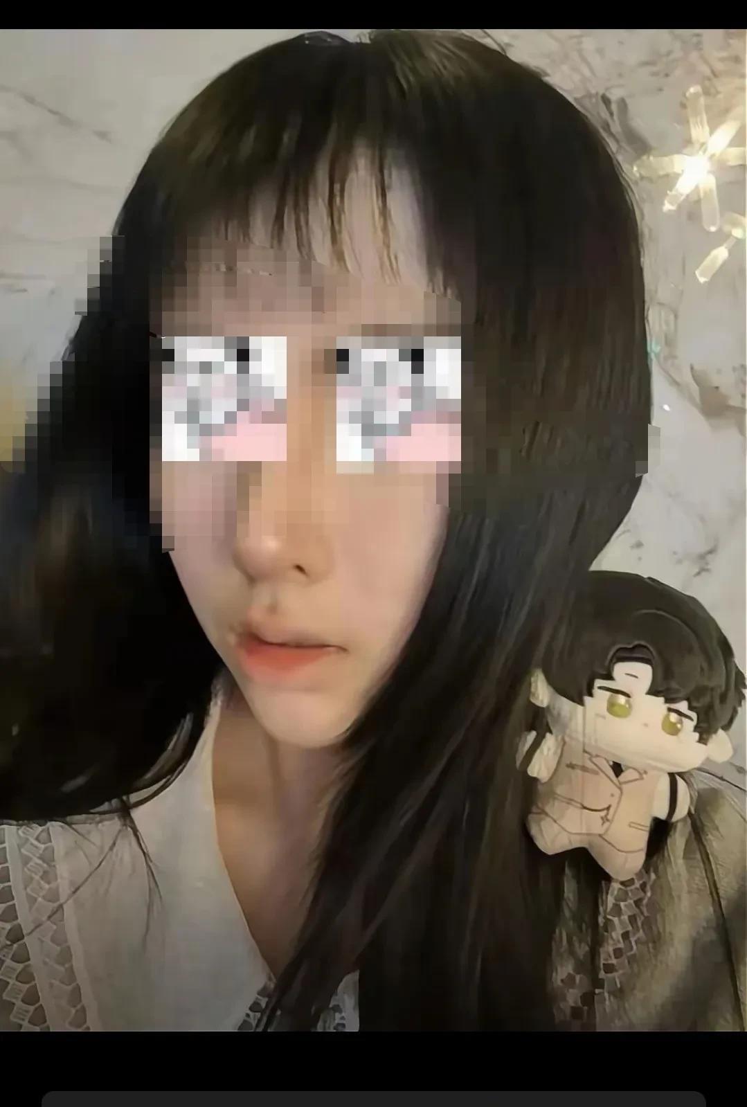 太令人气愤了，女研究生诅咒四川天天7级地震，学校处罚惹争议！
目前学校给出了初步