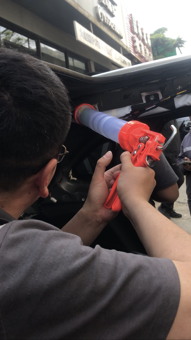 垃圾松散型汽车！
3月因为4S店几年来一直修不好全景天窗异响问题，找了一家专业的