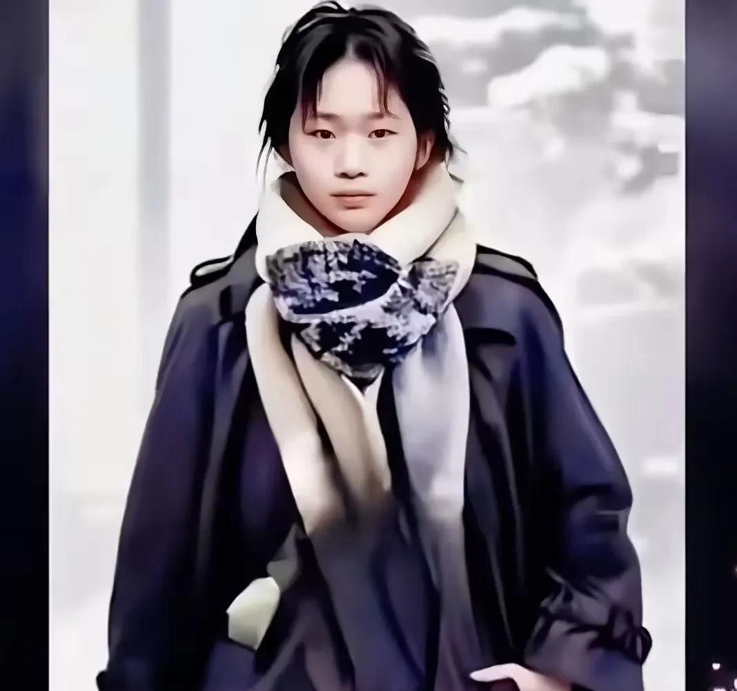 全红婵女大十八变，
真是越变越好看。
再也不是那个，
黄色炸毛小姑娘，
十八岁已