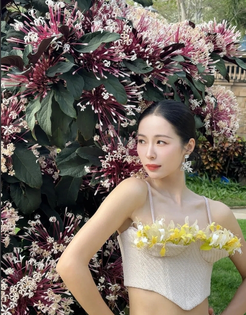 江一燕浪姐绿野仙踪装造，真的是别出心裁吸睛无数！她这衣服就是要没有“凶”的人穿，