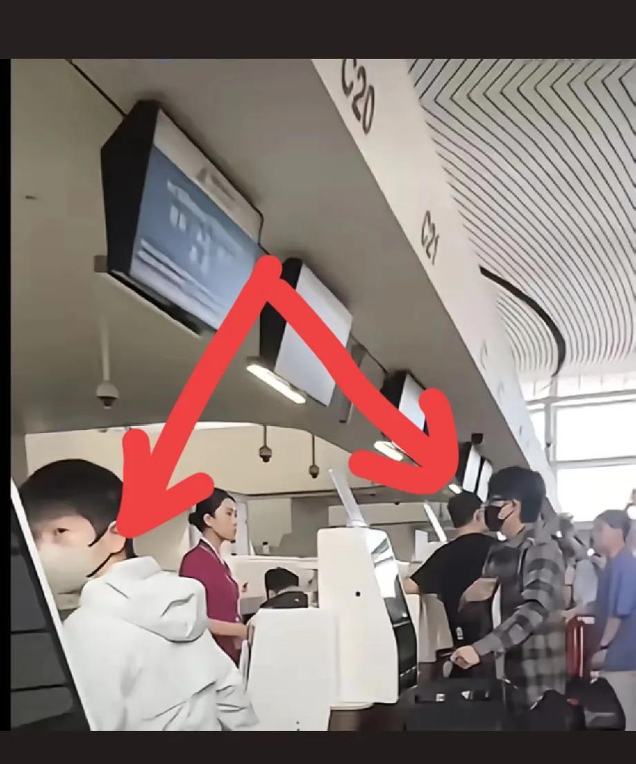 头哥名场面又多一个
咱也不知道楚钦今天到底是去“C19”还是“C20”
一到机场