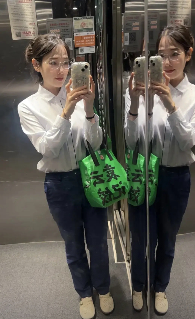 想找大一点的男朋友
我妈说听我的不会错的
三十好几的人还在广州漂着算个啥事
找个