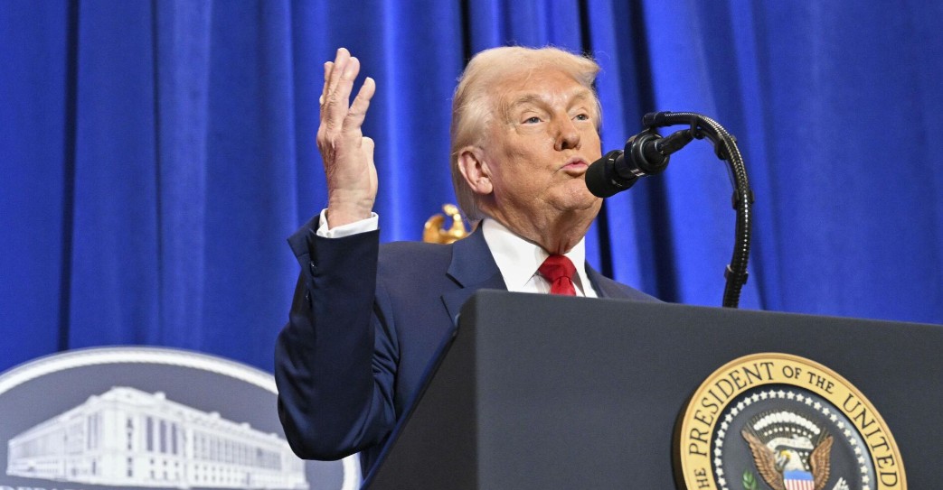马斯克特朗普反目成仇，特要停特斯拉补贴，马要弹劾总统立新党，乱成一锅粥了。

在
