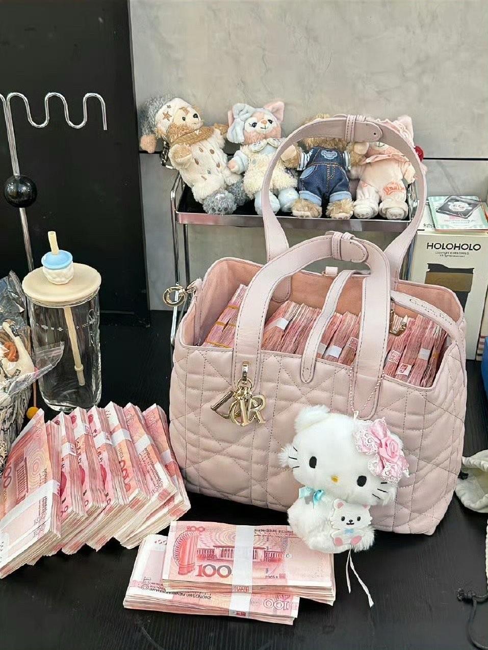 #人这一辈子，什么最值钱#
三餐烟火暖
四季皆安然
最值钱的是把平凡日子过出光的