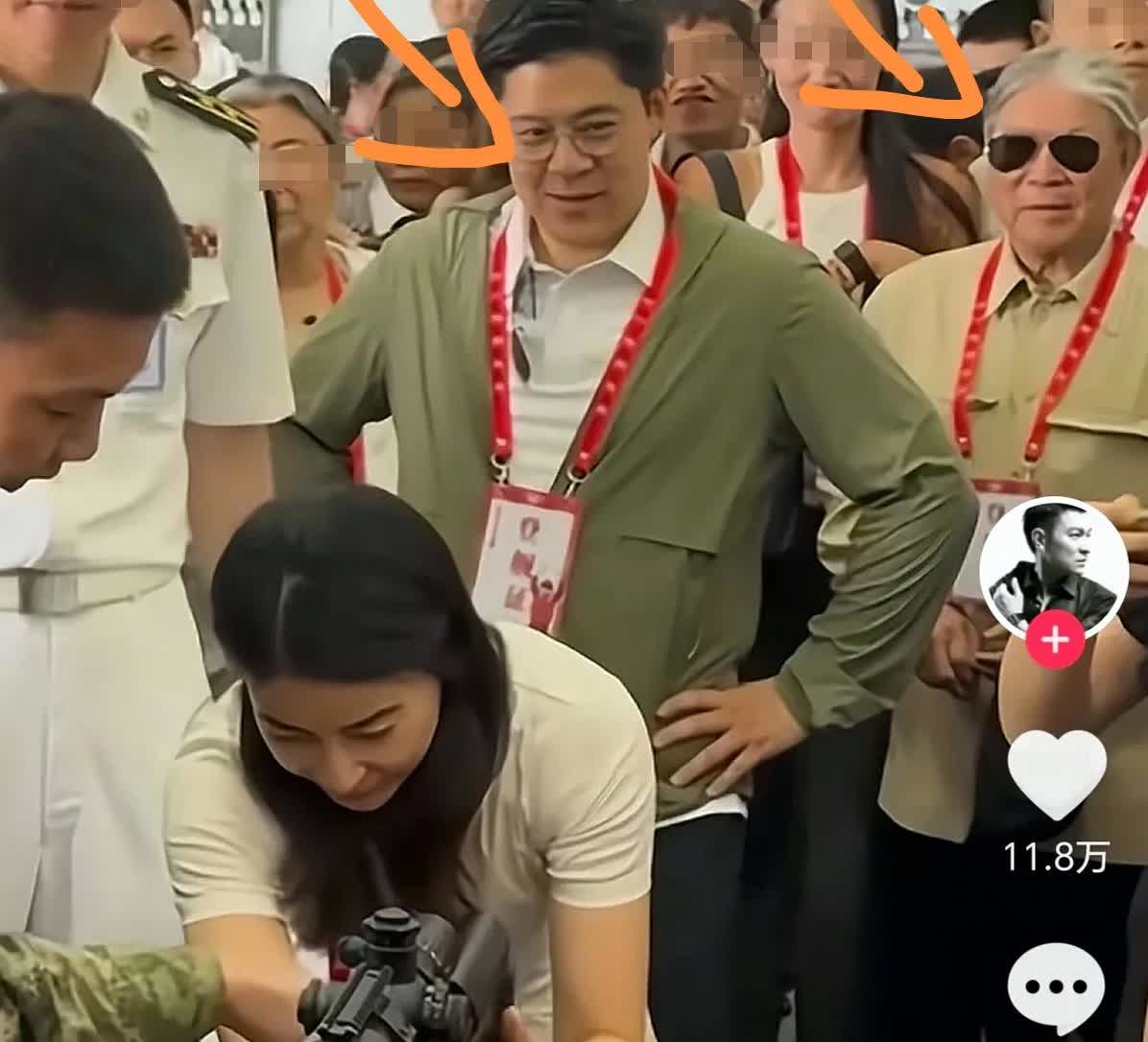 郭晶晶这排面，“假名媛”学不来！
 
7月6号晶晶一家参观山东舰，直接把豪门