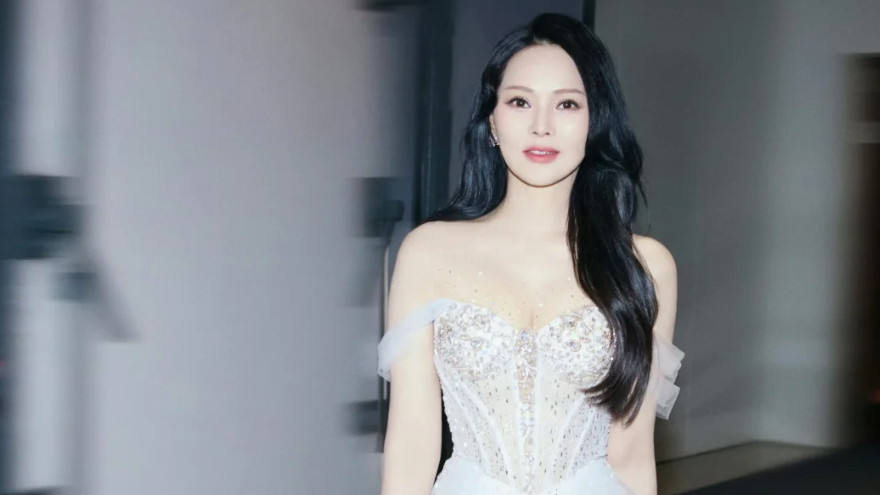 秦昊，为何能死心塌地爱伊能静13年？其实，答案俗套又现实