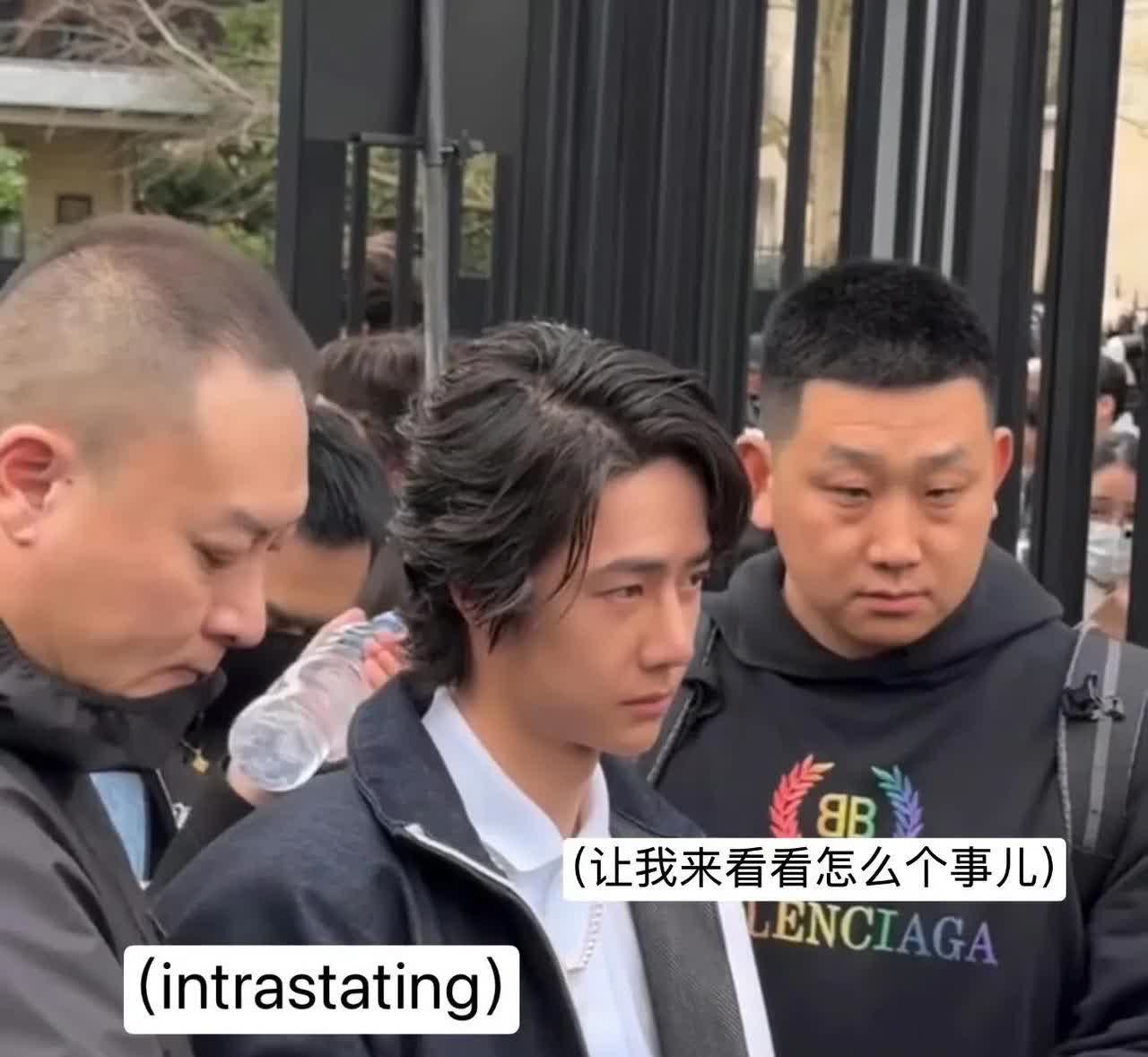 这届小孩也太炸裂了吧！😎看到王一博被安保拦下，他的地心世界瞬间不淡定了，可是作