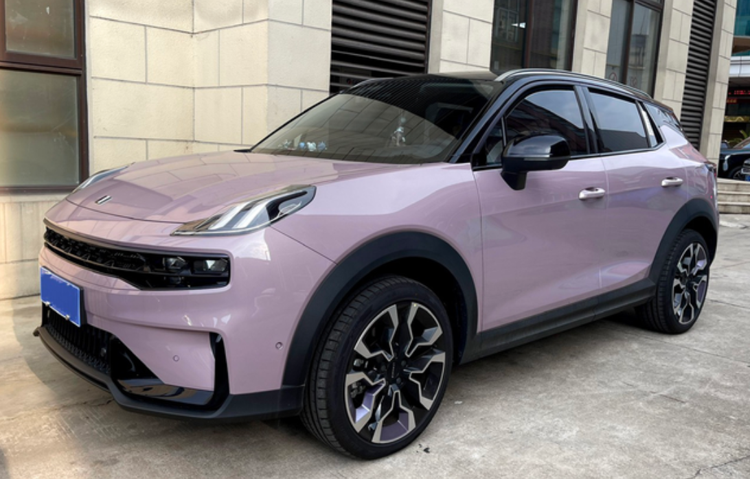 主驾驶座椅调节
作为十几年的司机，领克06的驾驶位我就找不到一个舒适的位置，脚和