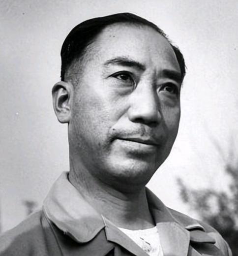 熟悉戴笠的人或许都知道， 戴笠有““四不”和“六好”。
飞机坠毁的那天是1946