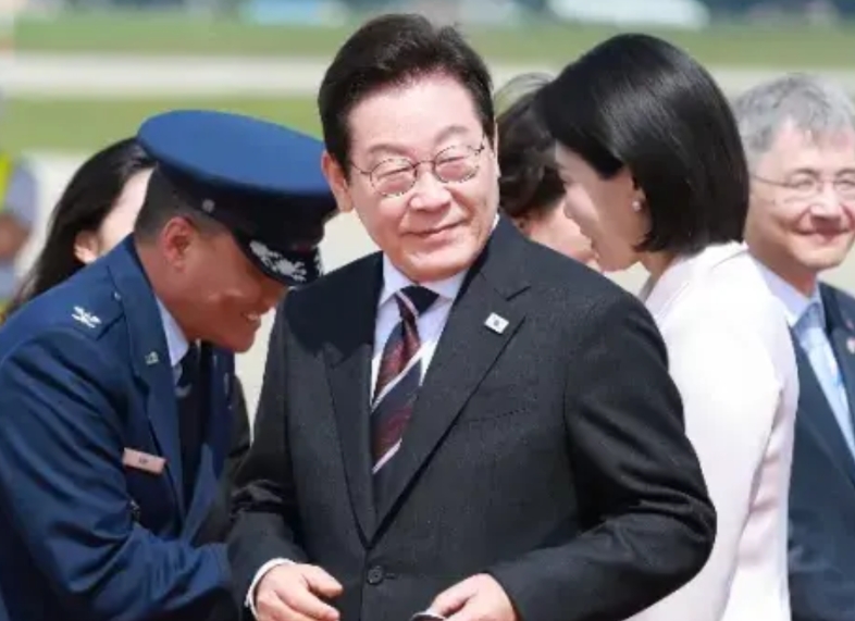 李在明：亲中是必须的
今天晚上，韩国总统李在明结束了访日行程后立即前往华盛顿，即