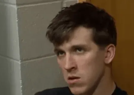 NBA常规赛，湖人92-121不敌雷霆。赛后，里夫斯接受了采访。
谈到本场失利，