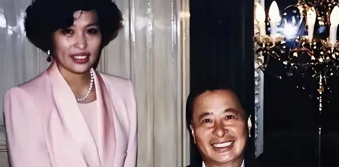 说句实话，刘惠娟的年轻的时候真的好美哦，生了几个孩子，身材还是很苗条呢。如今的刘