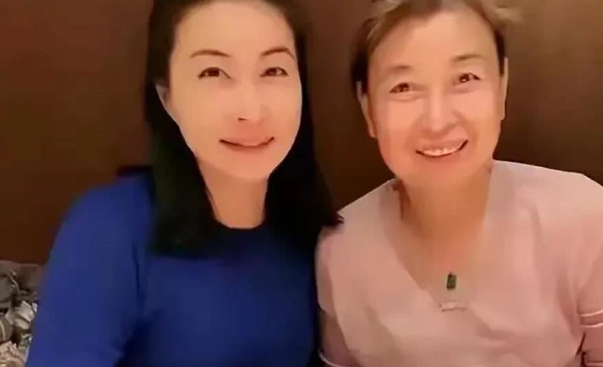 郭晶晶的三个孩子都是郭妈妈帮助照顾大的，虽然婆婆朱玲玲也很爱晶晶和孙儿，但她不一