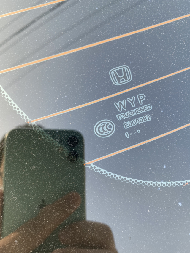 11代思域玻璃
有没有发现11代思域前挡风玻璃和驾驶侧和副驾的玻璃是辐耀的，后座