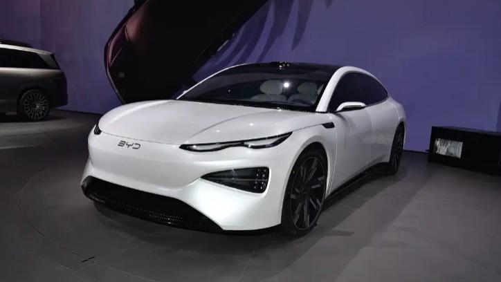 比亚迪8系双旗舰首次曝光！C级尺寸轴距近3米，标配高阶智驾系统