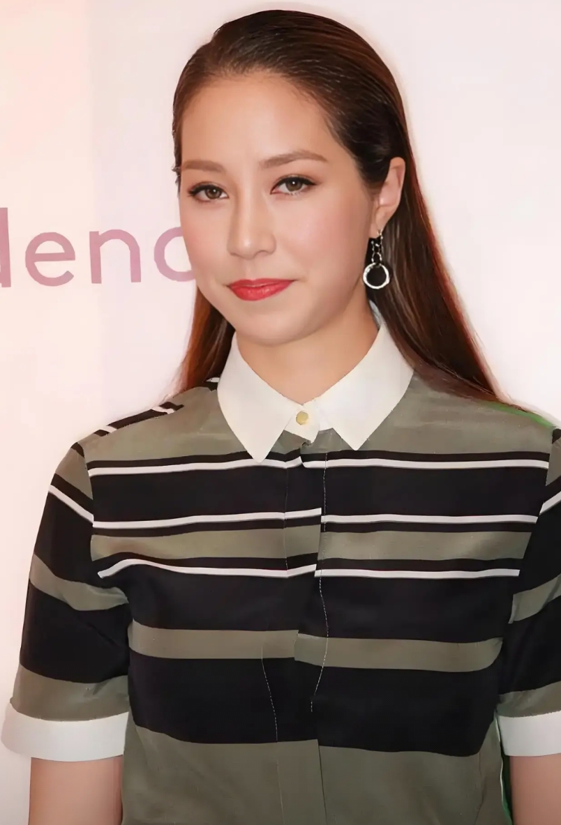 徐子琪说，我家里从小就想让我嫁入豪门，我嫁给李家诚，也是完成了他们的期待，他们为