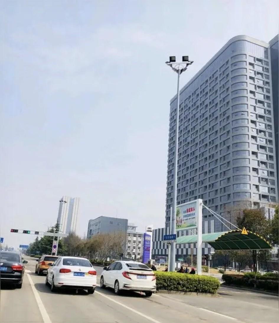 连云港与宿迁中间：就差了一个刘强东吗？
宿迁经过不懈努力，终于在近两年实现超越，