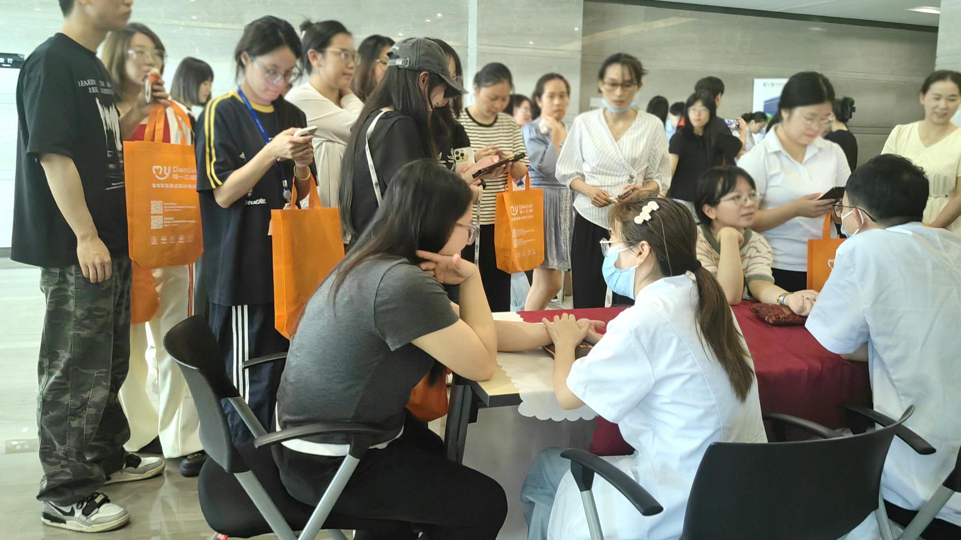 市市如益丨“ues合作社”益企集市：公益活动进园区，午间服务暖人心